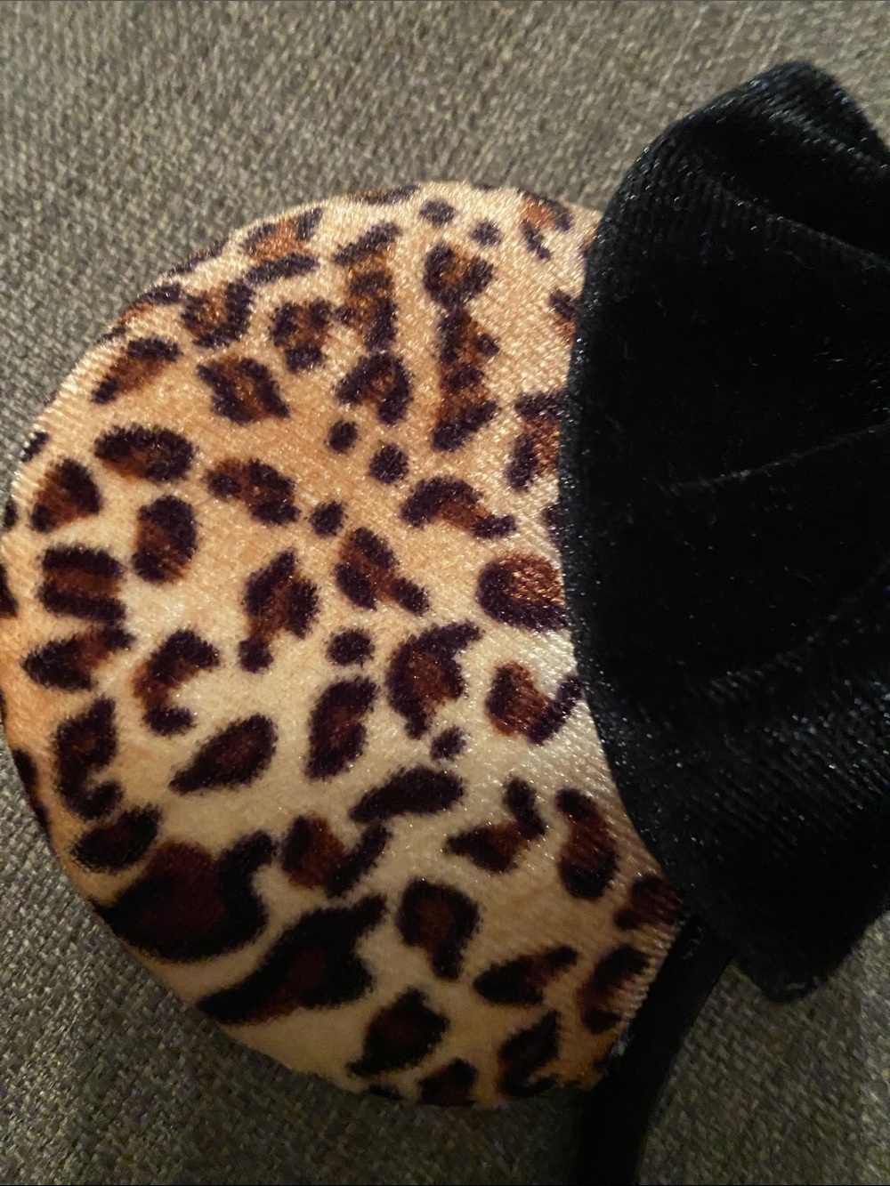 Disney Safari Leopard Print Minnie Ears Headband with Black Bow - Picture 4 of 5
